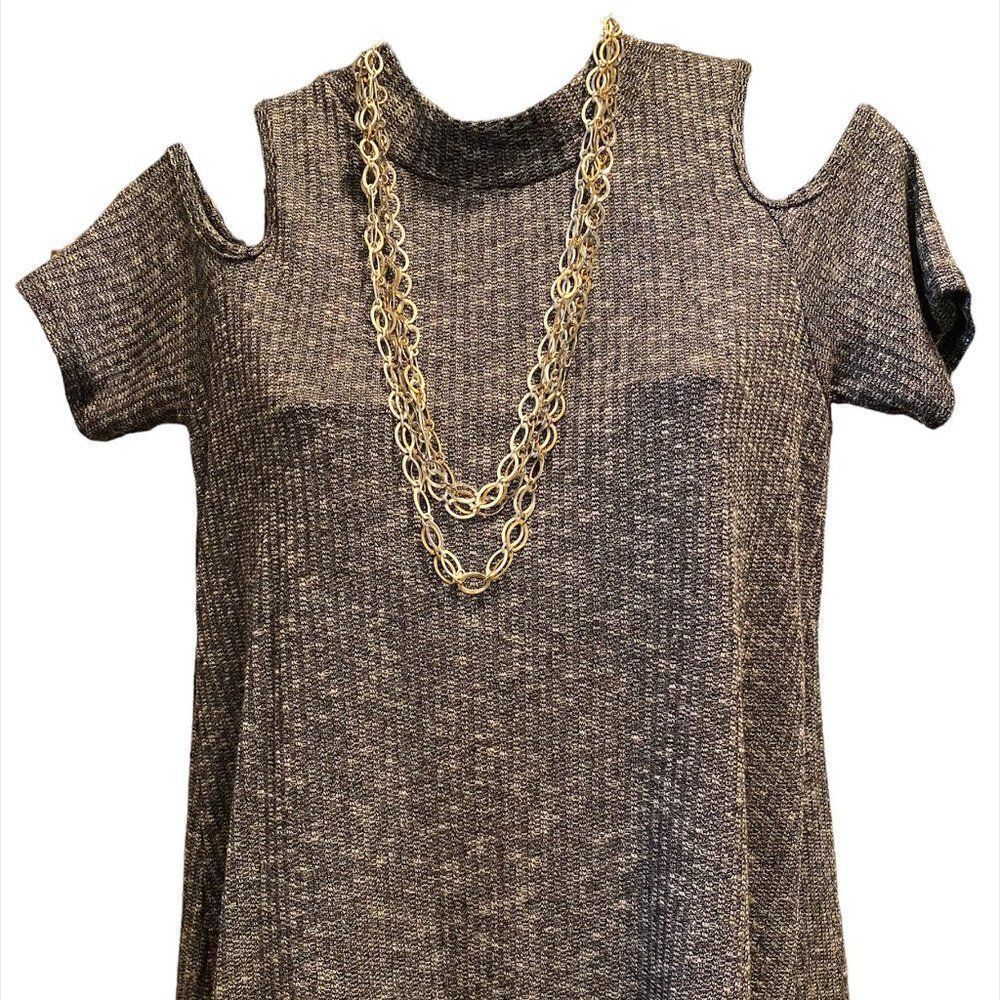 Woman's Junior SZ M Black/White Short Sleeve Cut Out Top by Social teen